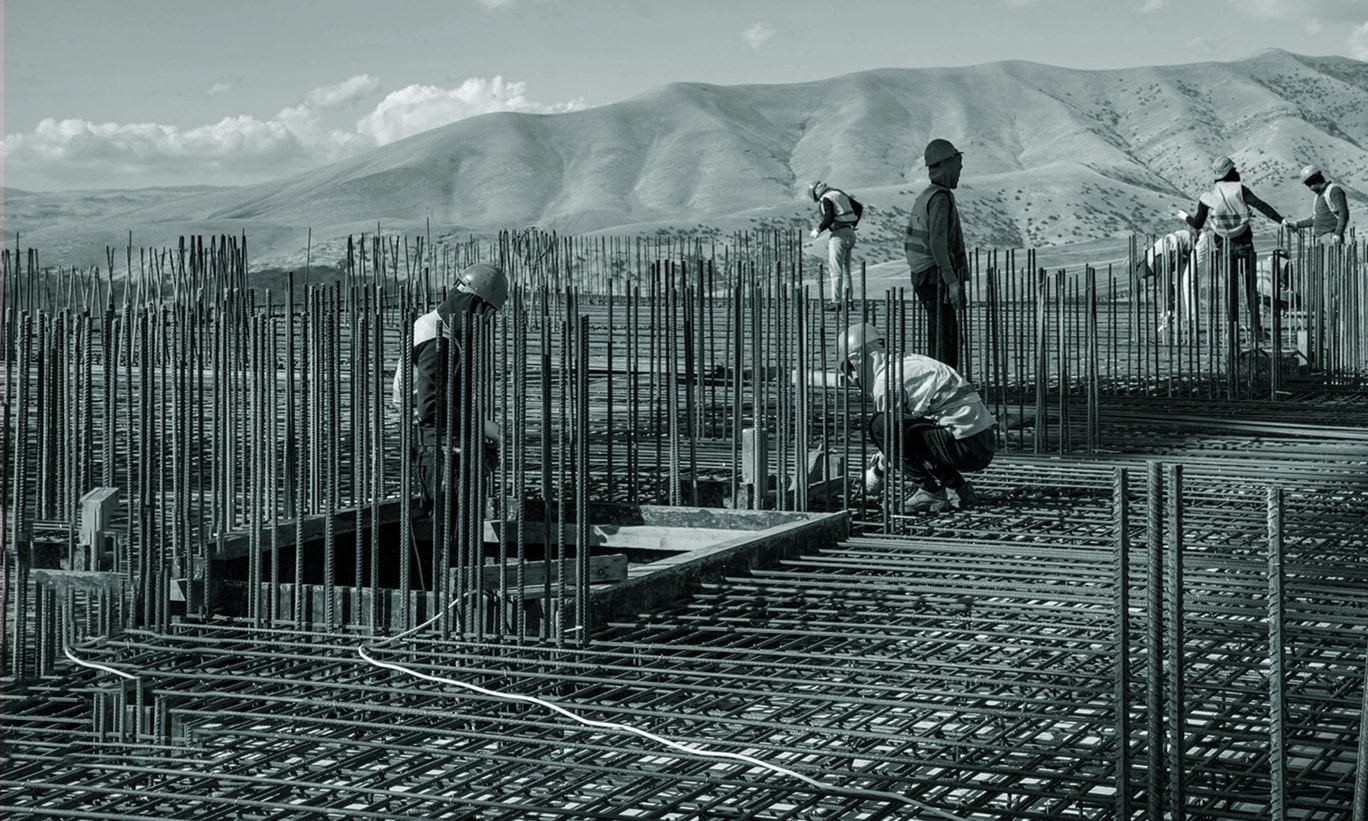 Mayorka City: workers fixing reinforcement on a slab